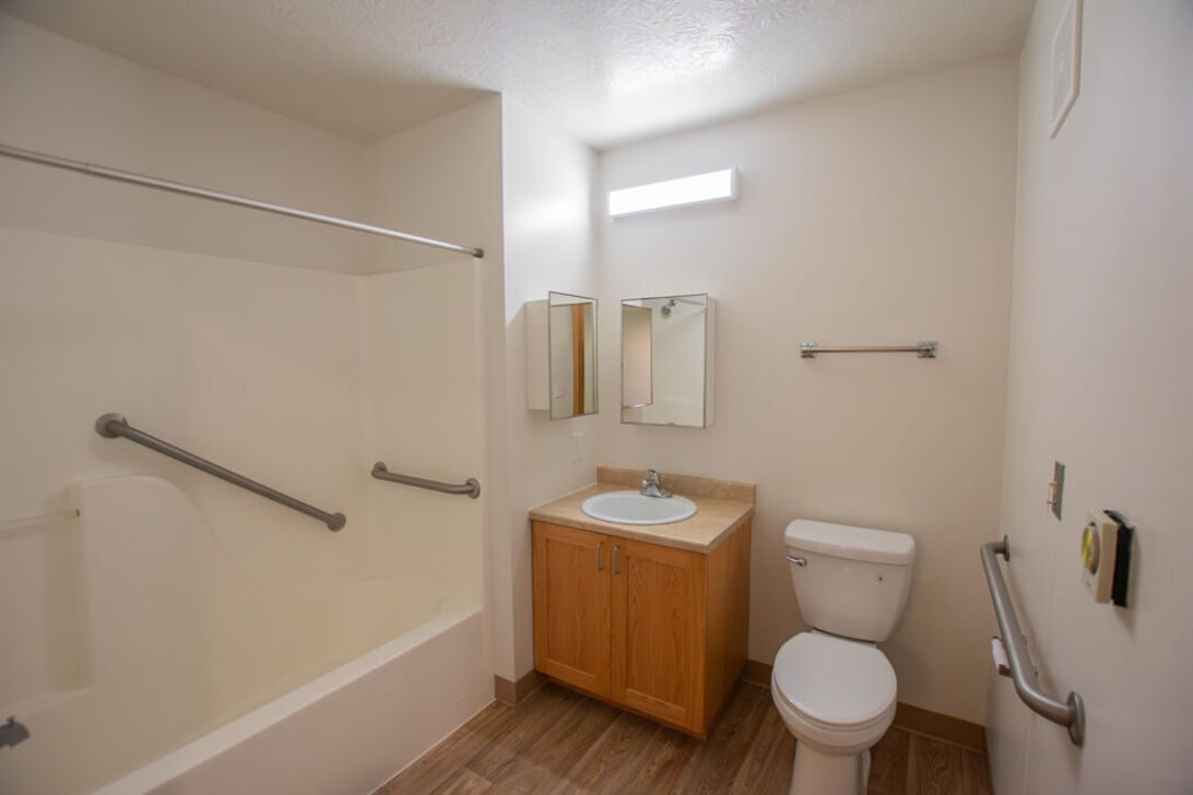 Shire Apartments Sioux City IA bath